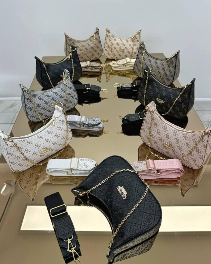 Zincir Süslemeli Desenli Logolu Kadın Çanta