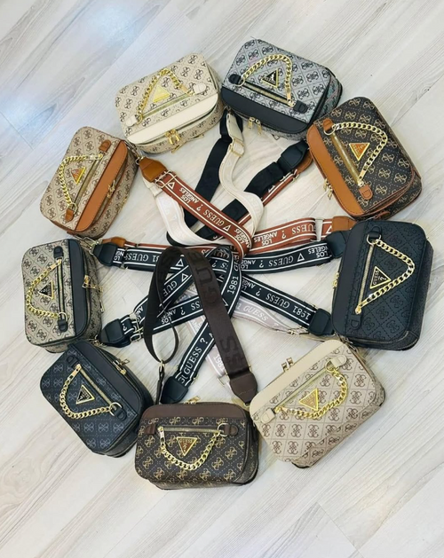 Geniş Askılı Zincir Detaylı Logolu Kadın Çanta