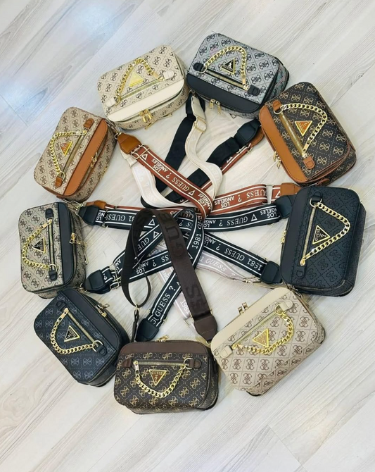 Geniş Askılı Zincir Detaylı Logolu Kadın Çanta